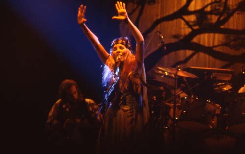 Stevie Nicks, 1975-2- 19 KBytes